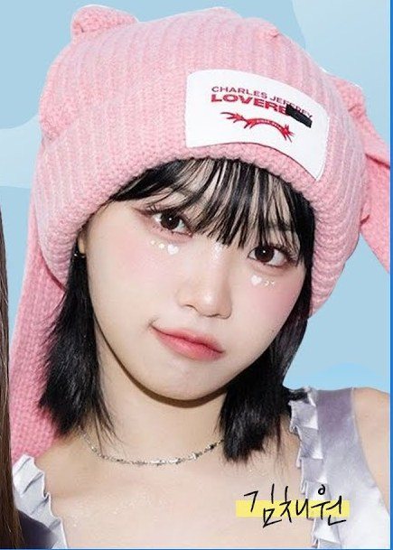 김채원 인물 사진