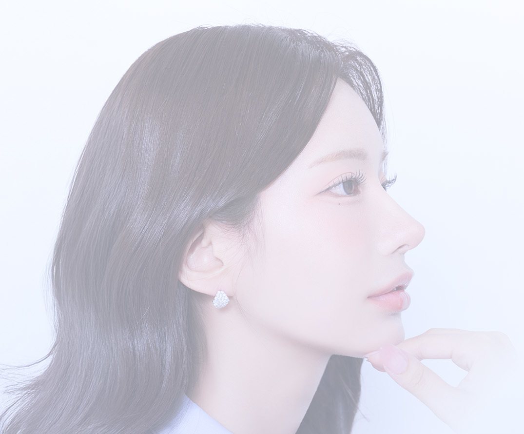 옆모습 모델(흐린 배경 사진)