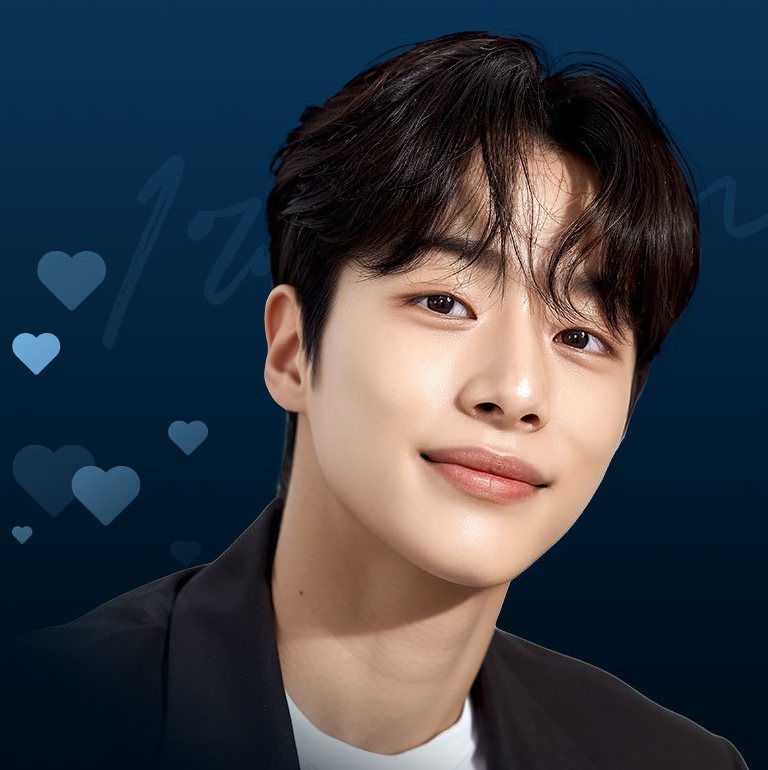 웃고 있는 남성 모델(검은 재킷, 하단 배너)