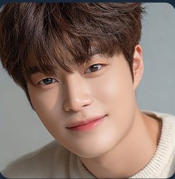 얼굴의 균형감 — 웃는 남성 모델