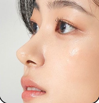 흡수가 거의 안된 정상 상태의 코 - 여성 옆얼굴