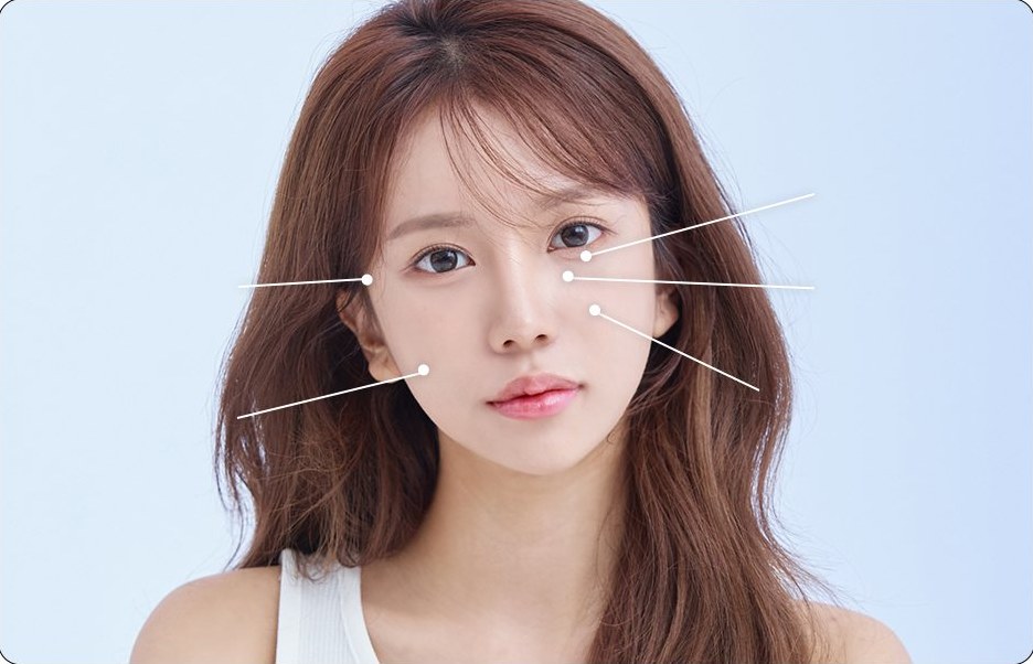 여성 모델 얼굴에 개선 부위를 가리키는 안내선(라벨은 원본 HTML 로 얹힘)