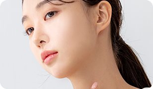 측면을 바라보는 모델(확실한 45도 광대 축소)