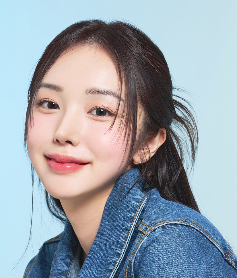 데님 재킷을 입은 모델(애플존 광대수술 메인 비주얼)
