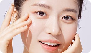 양손을 얼굴에 댄 모델(광대축소 + 앞광대 볼륨)