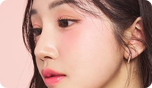 분홍 배경, 여성 모델의 옆얼굴(코 옆 라인) 클로즈업