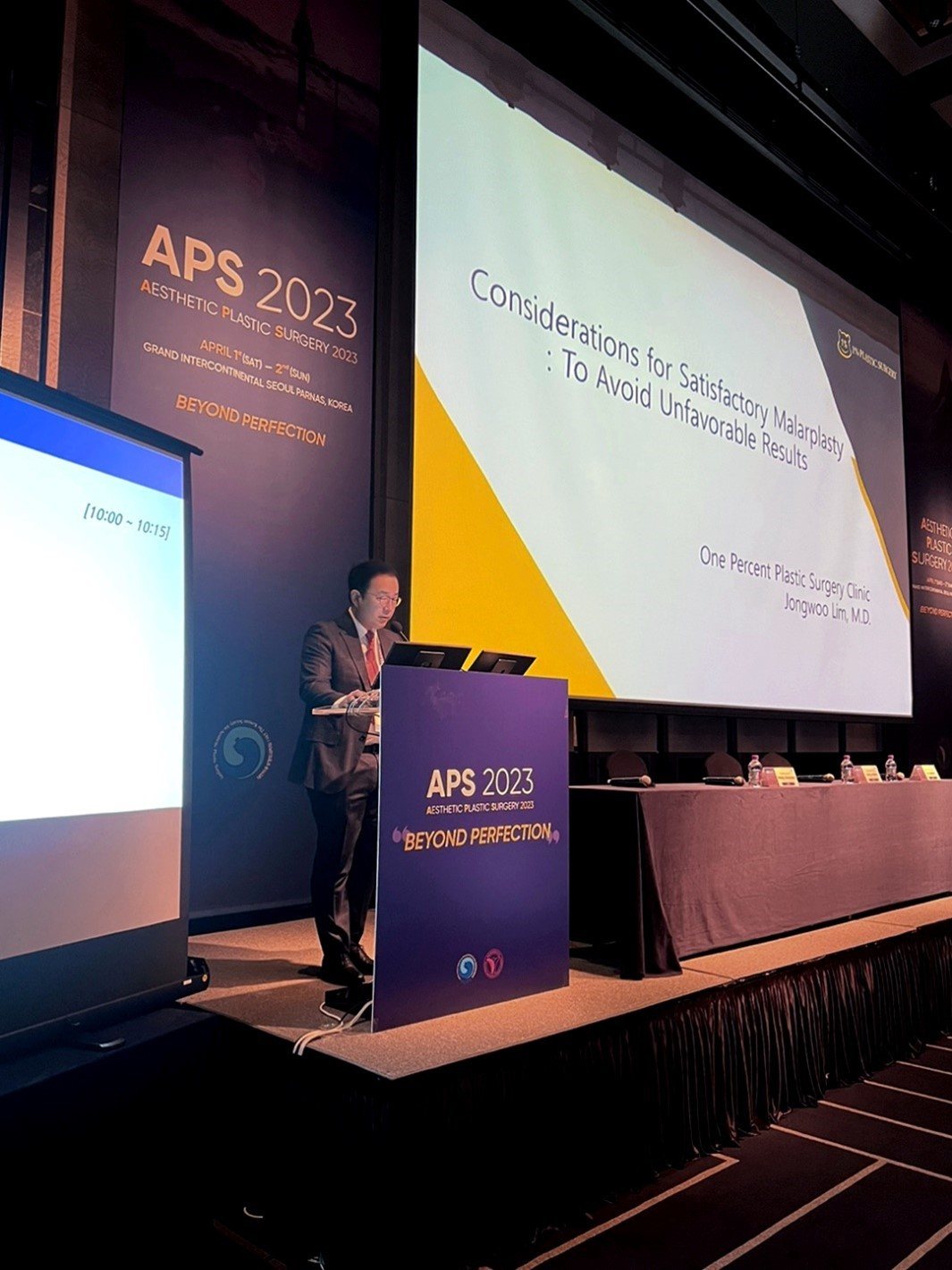 APS 2023 연단에서 발표하는 임종우 원장 — 'Considerations for Satisfactory Malarplasty : To Avoid Unfavorable Results'