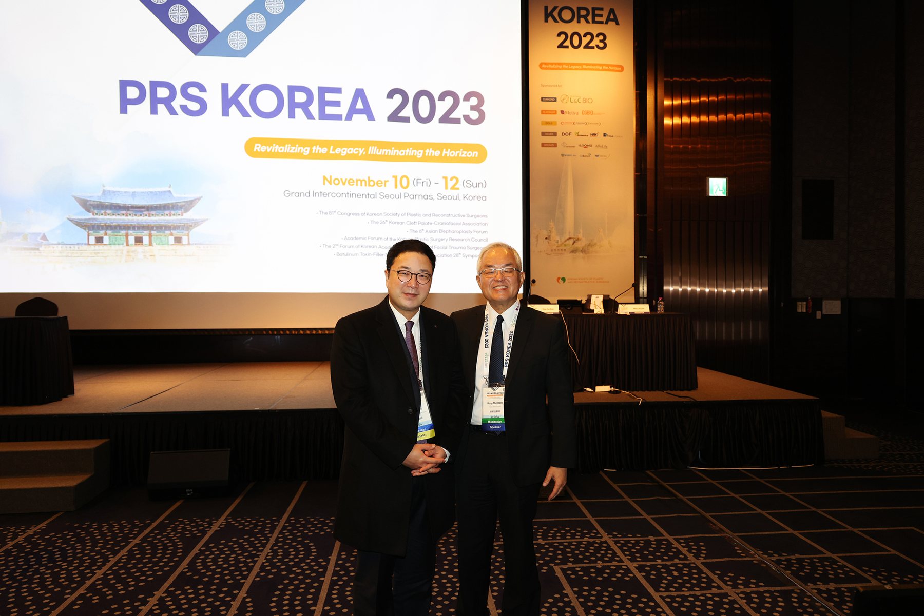 PRS KOREA 2023 무대 앞 임종우 대표원장과 백롱민 교수