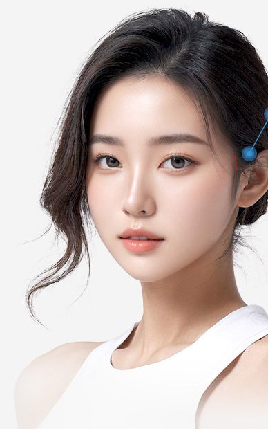 구레나룻 절개 부위가 점으로 표시된 흰 민소매 여성 모델