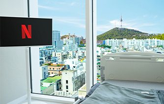 TV와 남산 전망 창이 있는 회복실