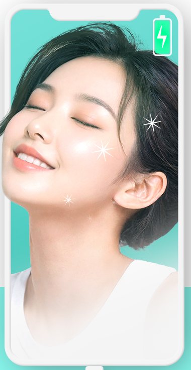 휴대폰 화면 속 눈을 감고 미소 짓는 여성 모델(배터리 충전 표시)